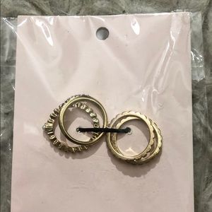 Four size 7 gold rings